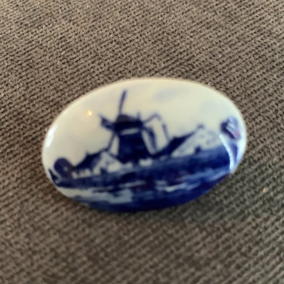 Vintage Delft Style Windmill Brooch - Picture 2 of 4